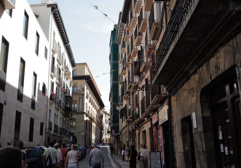 Wine Rally, Rally Damics; Pamplona A walk through the old town.