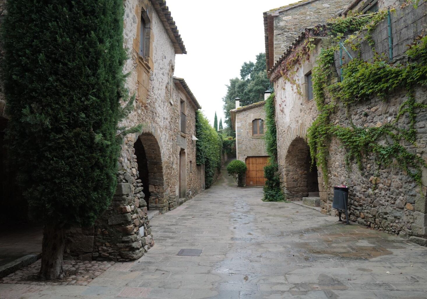 Rally D’Amics 2024 visits and tastings at Europe’s finest wineries. A private journey for connoisseurs of driving, fine wines and authentic places edetion 2024